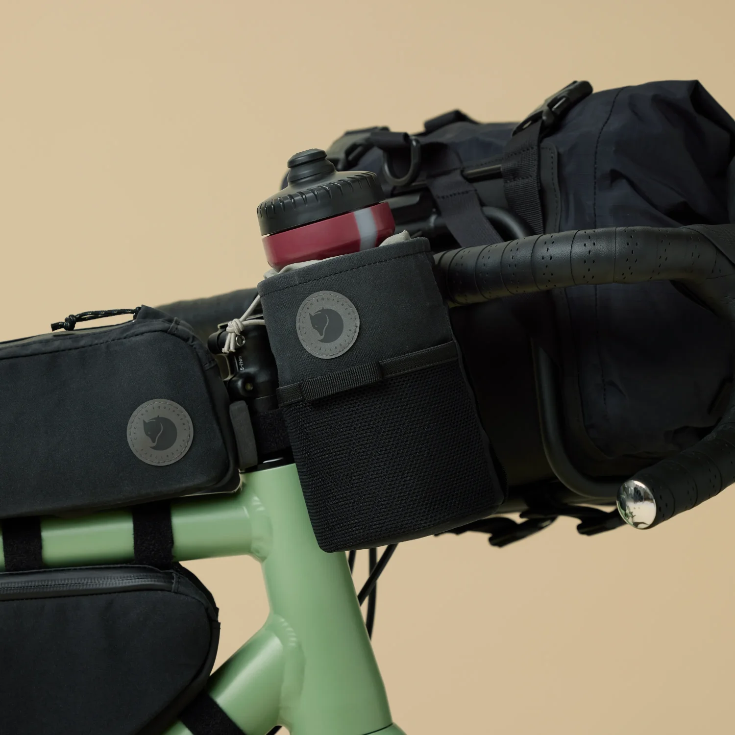 hoja_snack_bag_23200311-550_c_model_1375 fjällräven hoja snack bag