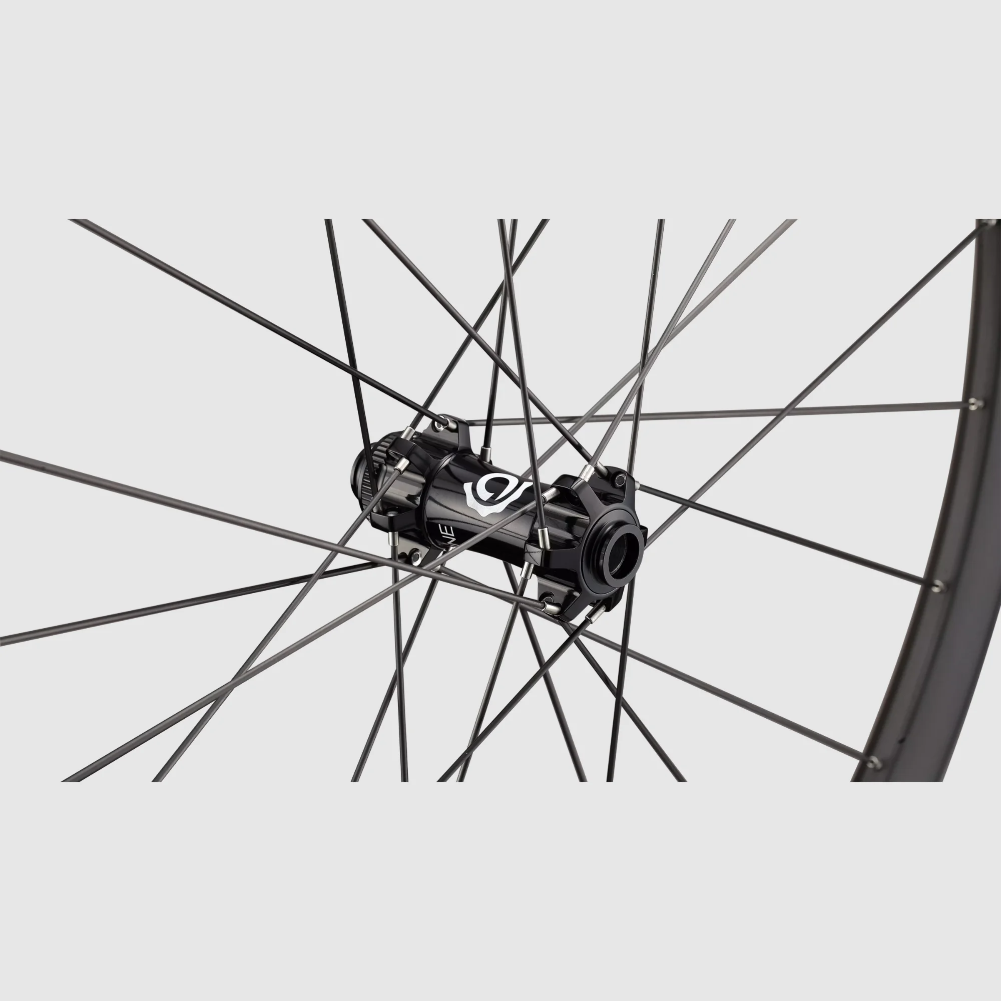 30126-321_CONTROL-SL-VI-SOLIX-29-REAR-24H-SATIN-CARBON-GLOSS-BLK_FRONT-HUB auto draft