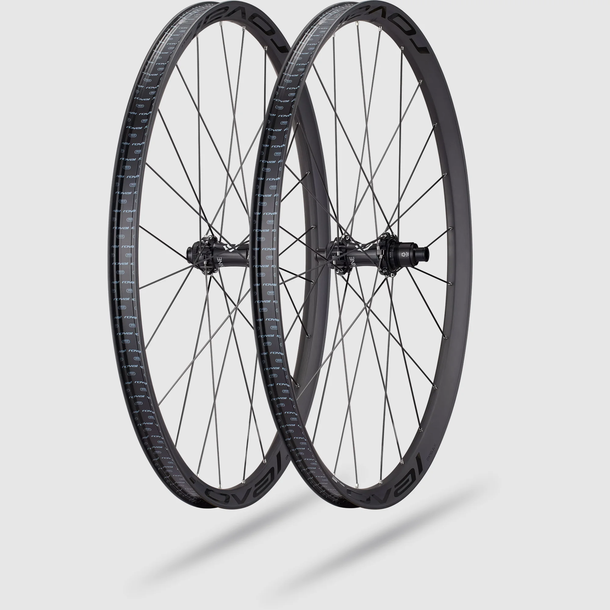 30126-321_CONTROL-SL-VI-SOLIX-29-REAR-24H-SATIN-CARBON-GLOSS-BLK_HERO auto draft satin carbon / gloss black, 29 front 24h